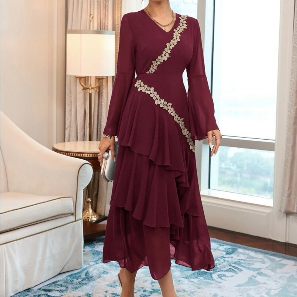 GUIPURE lace appliqué trumpet sleeve layered hem dress